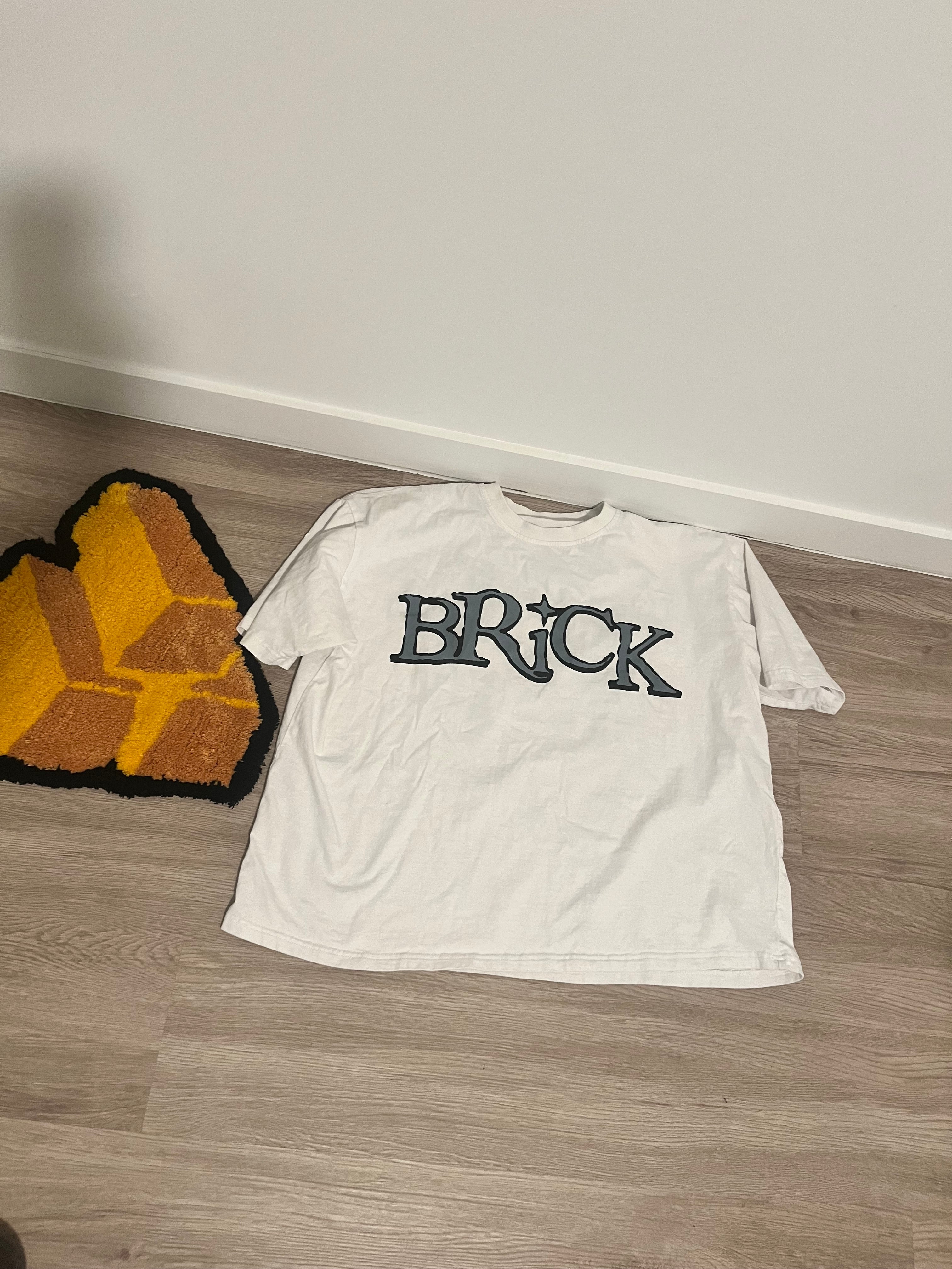 Brick 9 Tee